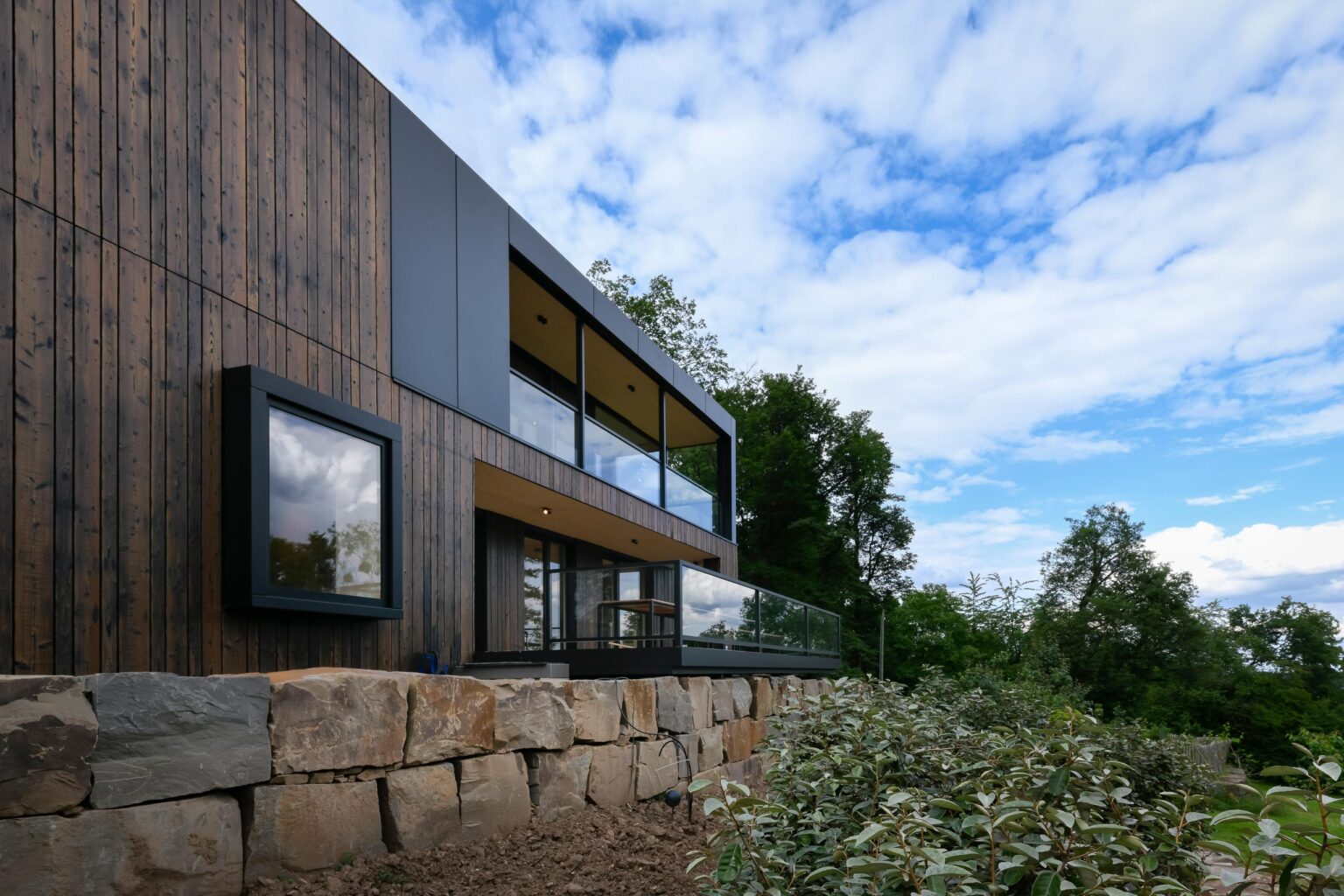 TISCHLEREI-SOMMER_projekt-eifel_außenansichten-10